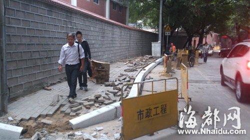 庆城路两月三次开挖 工作人员称不违反规定
