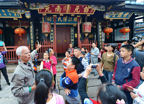 陈氏宗祠牌匾众多 彰显家族显赫